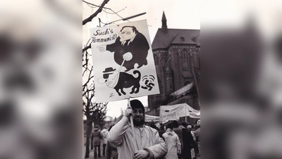 Demonstrieren in den 70-er Jahren. (Foto: Bauernhofmuseum Jexhof/Guido Zingerl)