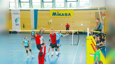Spannende Volleyball-Spiele bekamen die Zuschauer im Sprotpark Nymphenburg zu sehen. (Foto: pi)