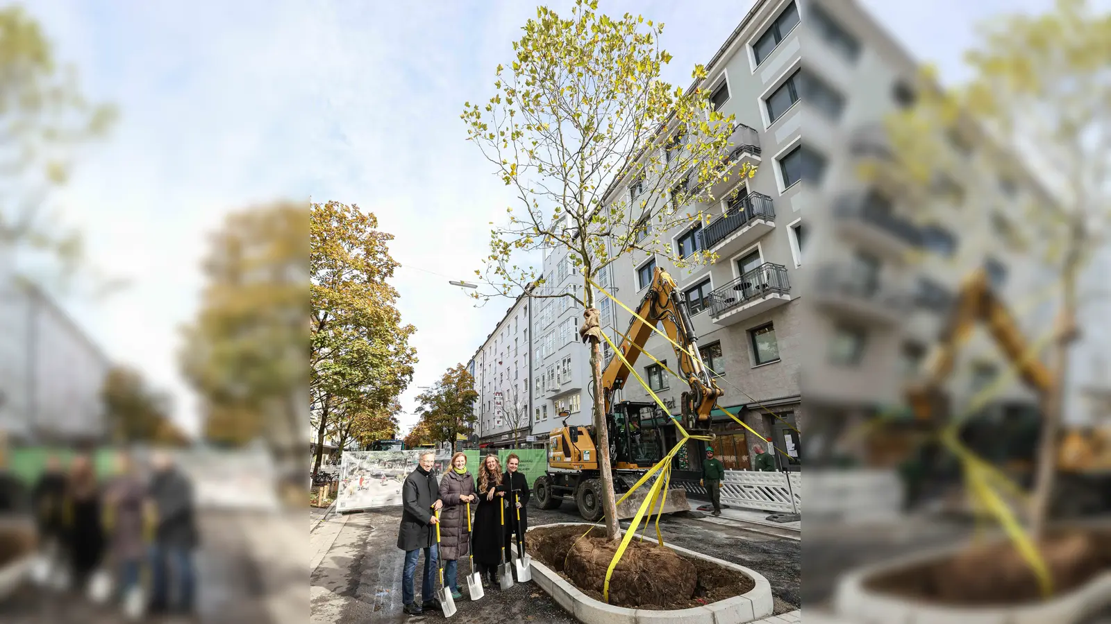 Neue Spaten, neuer Baum: Bei der Pflanzung der Platane wirkten auch Georg Dunkel, Svenja Jarchow-Pongratz, Mona Fuchs und Jeanne-Marie Ehbauer mit (v.l).  (Foto: Michael Nagy)