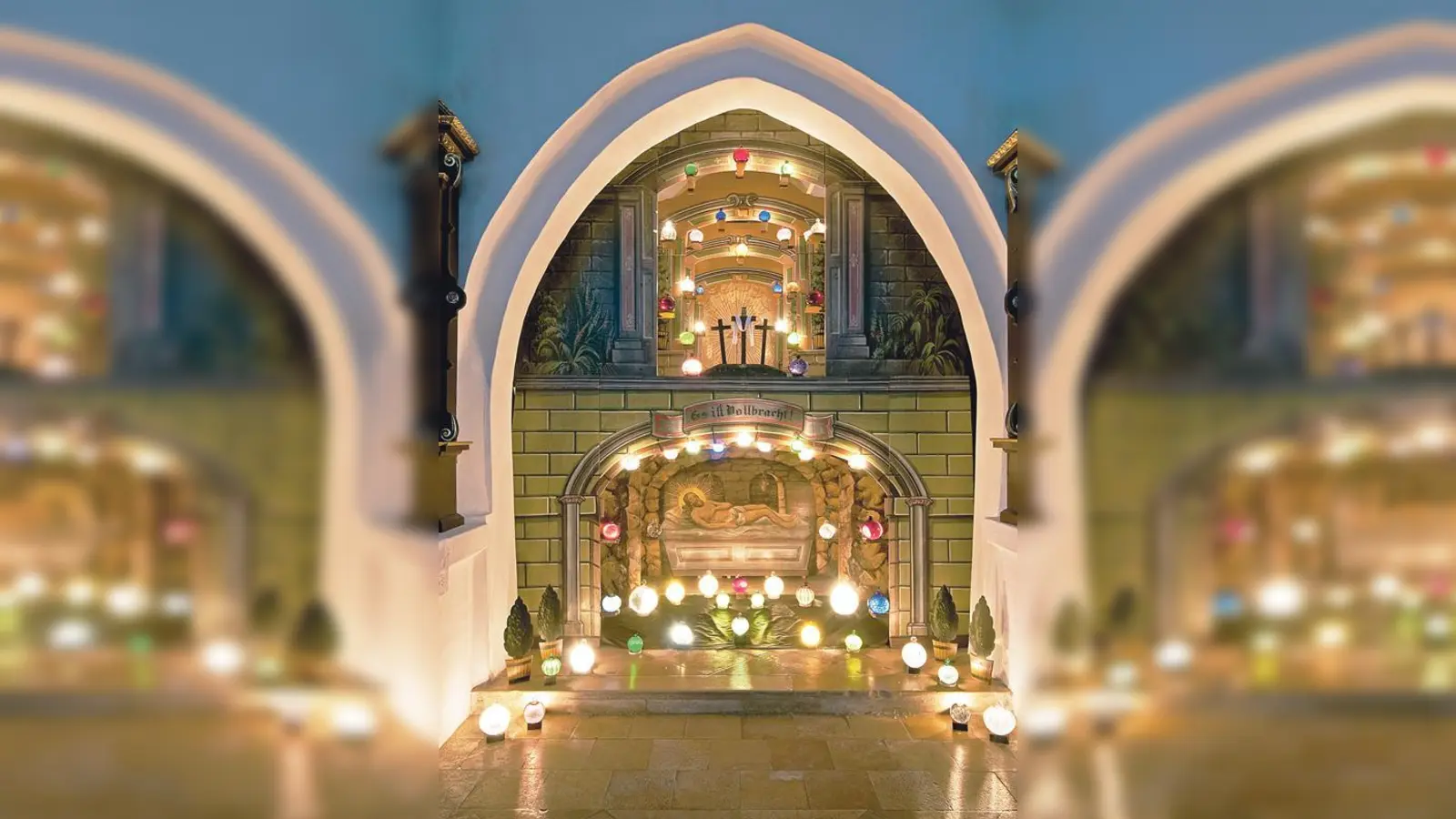 Installation des Heilige Grab Jesu im mystischen Licht in der Kirche St. Andreas.	 	 (Foto: privat)