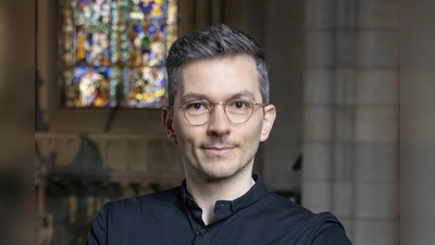 Lukaskantor KMD Tobias Frank dirigiert beim Konzert beide Chöre – den Markus- und den Lukas-Chor.  (Foto: Ran Keren)