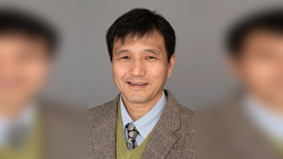 Koji Shibazaki reist aus New York an, um dem Publikum Insider-Details über washi-Papierarten mitzuteilen. (Foto: Nicolal Kaestner)