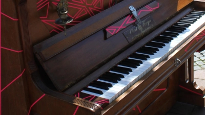 Es gibt Babys und ein Klavier im Pelkovenschlössl. (Foto: Daniel Mielcarek)