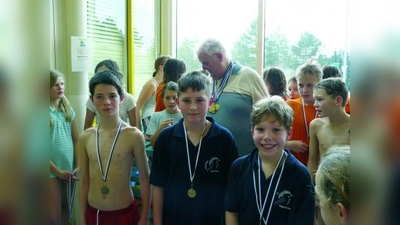 Sieger über 50m Freistil: Marvin Christmann und Gregor Wöhrl vom TSV Eintracht Karlsfeld. (Foto: pi)