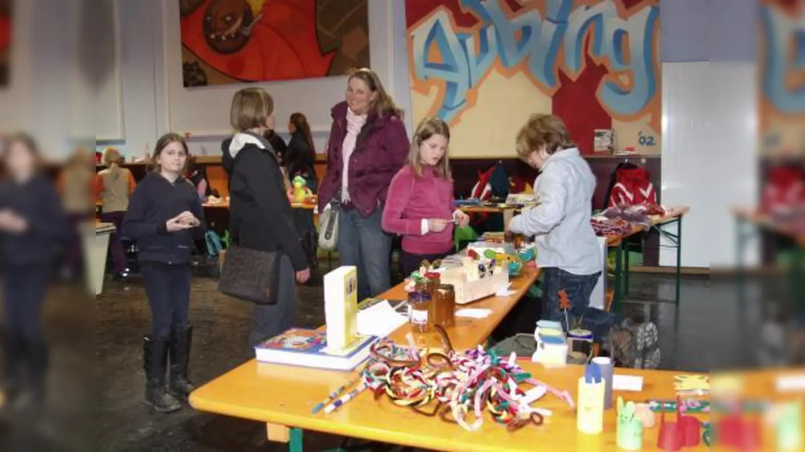 Verkauft wurden beim Haiti-Flohmarkt gespendete Gegenstände und Bastelarbeiten. (Foto: Eva Schraft)