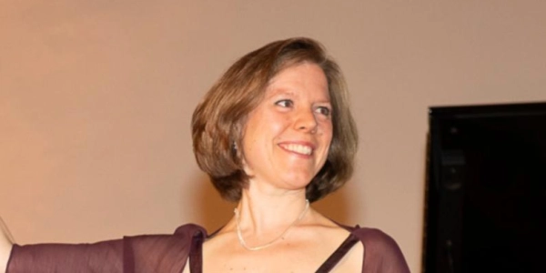 Angelika Huber, Sopran (r.), und Mizuko Uchida, Klavier, gestalten das Konzert „Ein Abend mit Goethe”. (Foto: Angelo Esslinger )