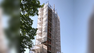 Wird derzeit renoviert: der Kirchturm der evangelischen Gethsemanekirche.  (Foto: Honig)