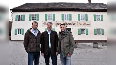 „Wir haben eine funktionierende Lösung gefunden”: Bürgermeister Rainer Schnitzler (Mitte) mit Dr. Florian Huber (links) und Manuel Kindervater. (Foto: Hauck)