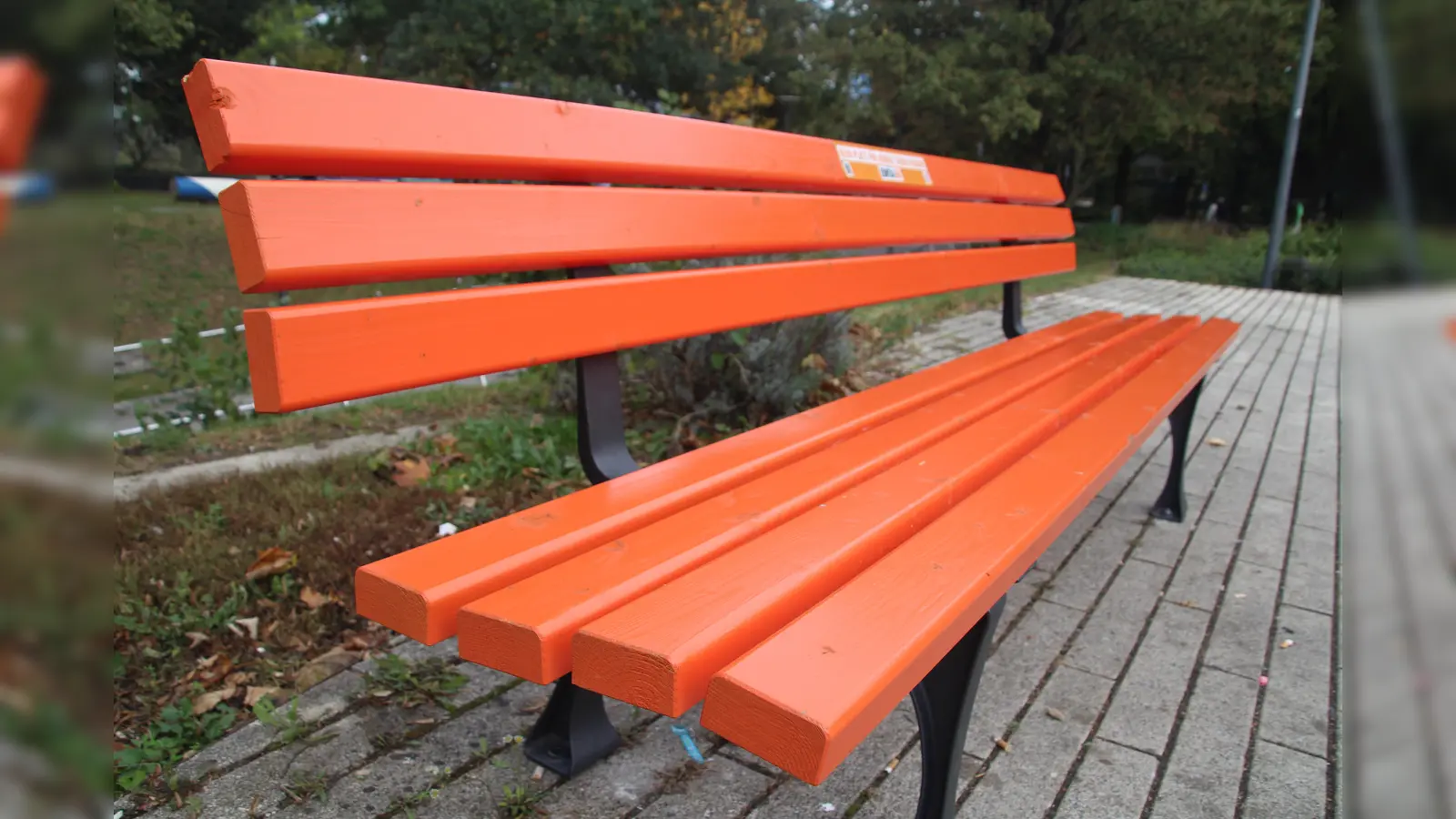 Die orangen Bänke sind ein Zeichen gegen die Gewalt, die viele Frauen erleben. (Foto: gcdw)
