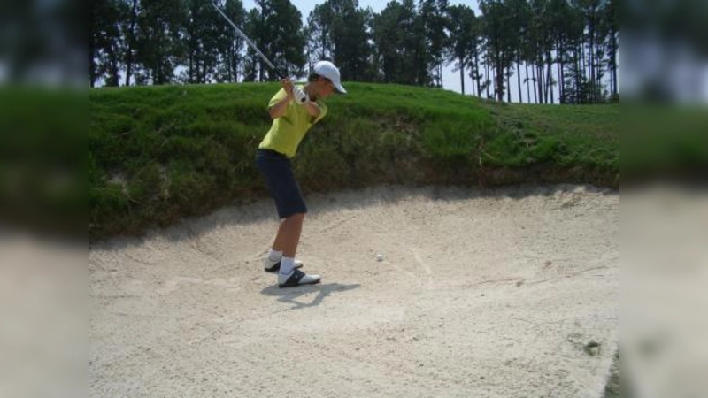 Der 13-jährige Julian Gesell mag die Herausforderung beim Golfspiel: „Ich muss mich hundertprozentig konzentrieren und aufpassen, dass ich nicht zu flach abschlage.” (Foto: se)
