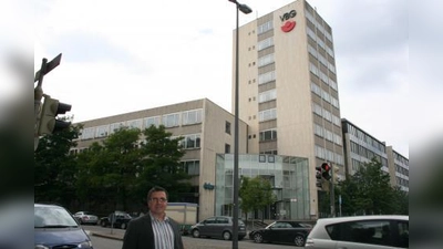 Das ehemalige „Philips-Hochhaus” an der Ridlerstraße wird voraussichtlich einem bis zu 60 Meter hohen Büroturm weichen. Gerhard Mayer, Vorsitzender des Bauausschusses im BA Schwanthalerhöhe, hofft, dass dadurch die Situation an der Einfahrt zum Trappentreutunnel aufgewertet wird. (Foto: tg)