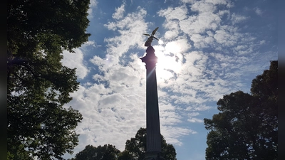 Der Friedensengel am Europaplatz wird zum Europatag in den Nächten vom 8. und 9. Mai in völlig neuem Glanz erstrahlen. (Foto: bs/Archiv)
