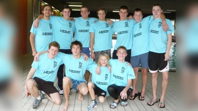 Die Herrenmannschaft der SSG Neptun Germering: (von links, hinten) Trainer Marc Berges, Andreas Telian, Christian Kleinert, Dennis Klimaschewski, Matthias Kolb, Moritz Siebert und Tobias Wetzel; (vorne) Thomas Pangerl, Rufus Walk, Sebastian Feller sowie Gero Hagn. (Foto: Conny Feller)
