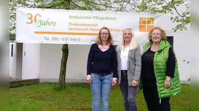 Seit 30 Jahren im Einsatz ist der ambulante Pflegedienst des Diakonievereins Immanuel-Nazareth-Kirche. Die Ansprechpartnerinnen sind (v. l.) Pflegedienstleitung Marie-Christin Kiwatrowski, Verwaltungsleitung Renate Fischer und stellvertretende Pflegedienstleitung Ute Bald-Kühnen. (Foto: bas)