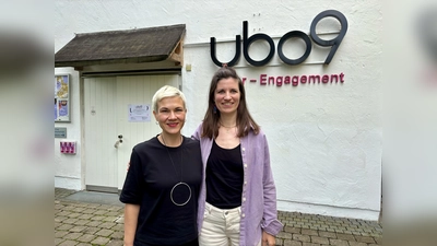 Magdalena Vaith und Julia Grohnert leiten das Kulturzentrum ubo9 in der Aubinger Ortsmitte. (Foto: Ulrike Seiffert)