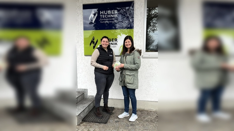 Freude über die Spende:Johanna Kamm, Geschäftsleitung, Huber Technik, und Janine Altheimer, Vorsitzende der Bürgerstiftung (v.l.) (Foto: Huber Technik)