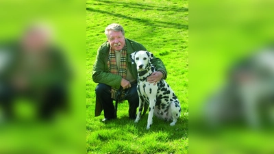 Für Benutzungsverordnungen mit Augenmaß:Otmar Bernhard, hier mit seinem Dalmatiner Barney. (Foto: pi)