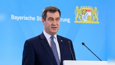 Markus Söder und sein Hund Enzo schrieben einst für ein fränkisches Anzeigenblatt.”Anzeigenblätter leisten einen wichtigen Beitrag für die Region!” unterstrich der Ministerpräsident bei der Verleihung des Medienpreises. (Foto: Bayerische Staatskanzlei)