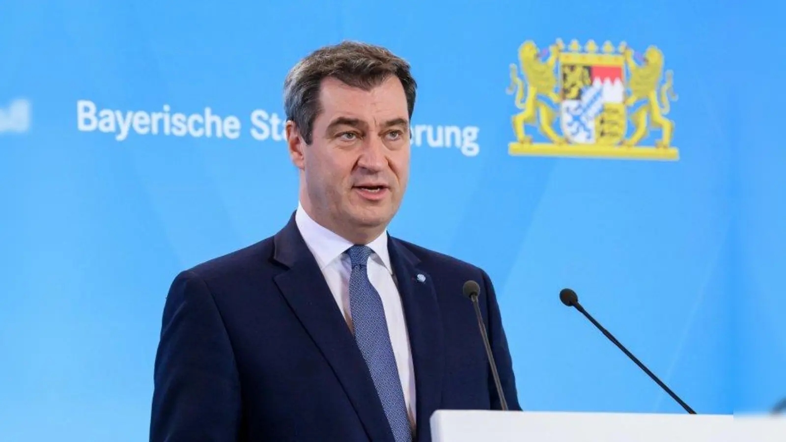 Markus Söder und sein Hund Enzo schrieben einst für ein fränkisches Anzeigenblatt.”Anzeigenblätter leisten einen wichtigen Beitrag für die Region!” unterstrich der Ministerpräsident bei der Verleihung des Medienpreises. (Foto: Bayerische Staatskanzlei)