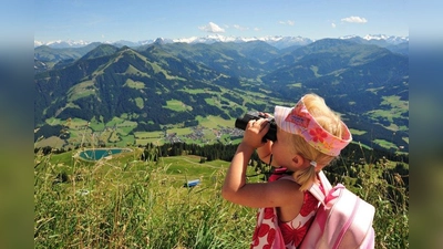 Die Aussicht von der Hohen Salve ist atemberaubend. Die Region der Kitzbüheler Alpen ist ein Paradies für Aktive, Sportbegeisterte und Familien. (Foto: Hannes Dabernig)