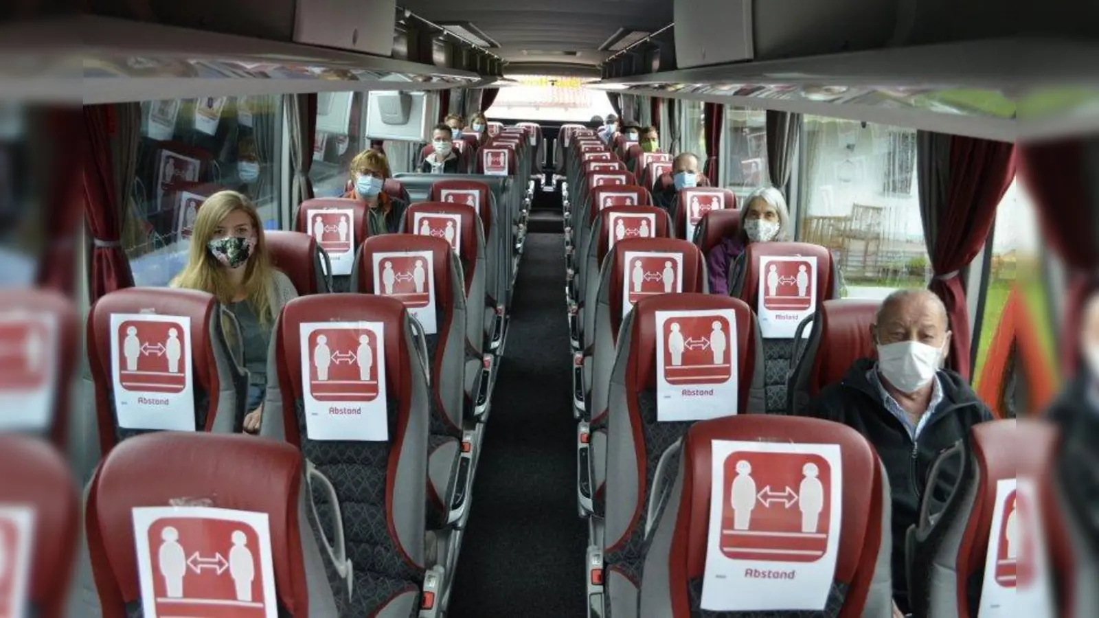 Wenn ein Bus so besetzt ist wie dieser hier, verdient der Busunternehmer mehr, wenn er auf die Fahrt verzichtet. Oder er müsste die Preise so anheben, dass sich keine Teilnehmer mehr finden. (Foto: mka)