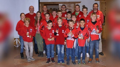 Blicken auf ein erfolgreiches Jahr 2017 zurück: die Kart-Fahrer des MC Weilheim. (Foto: MC Weilheim)