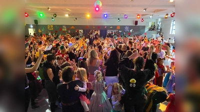 Beim Kinderfasching des TSV Unterpfaffenhofen hatten nicht nur die kleinen Teilnehmer einen Riesenspaß. (Foto: TSV Unterpfaffenhofen)