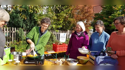 Der Dorfmarkt in Pienzenau kam gut bei den Besuchern an. Am Ende waren alle zufrieden.  (Foto: VA )