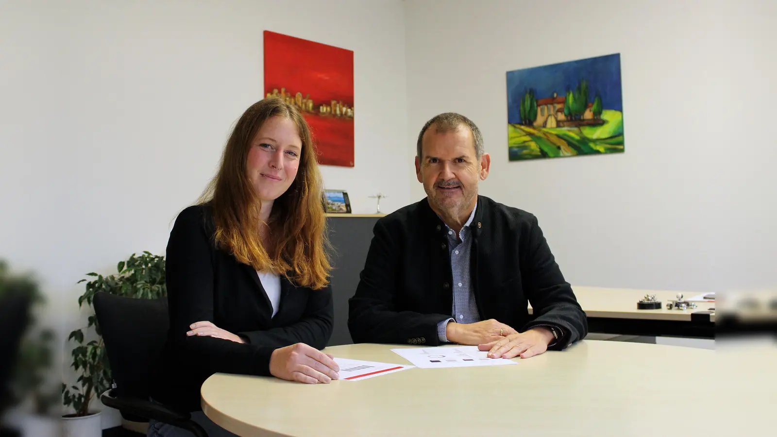 Madlen Völkel, die neue Leiterin der Berufsberatung, und Nikolaus Windisch, Chef der Agentur für Arbeit Freising/Dachau. (Foto: Agentur für Arbeit Freising)