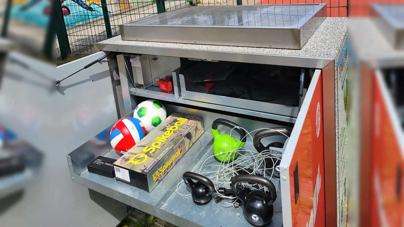 Das Sportkisterl der Gemeinde Holzkirchen wurde kürzlich erweitert. (Foto: Gemeinde Holzkirchen)