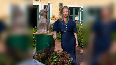 PR-Expertin Christine Klimscha gratuliert den Münchner Wochenanzeigern herzlich zum Jubiläum. (Foto: Mega PR)