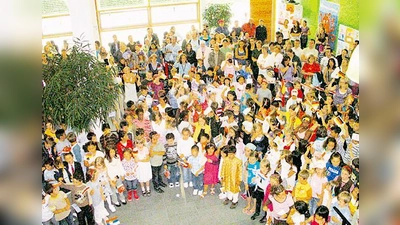 Viele Kinder aus zahlreichen Nationen feierten gemeinsam ihr Grundschul-Sommerfest.	 (Foto: VA)