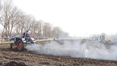  Groß war das Interesse bei der riesen-Gaudi „Bamstammziagn” auf dem Hausler-Hof in Hallbergmoos. (Foto: bro)
