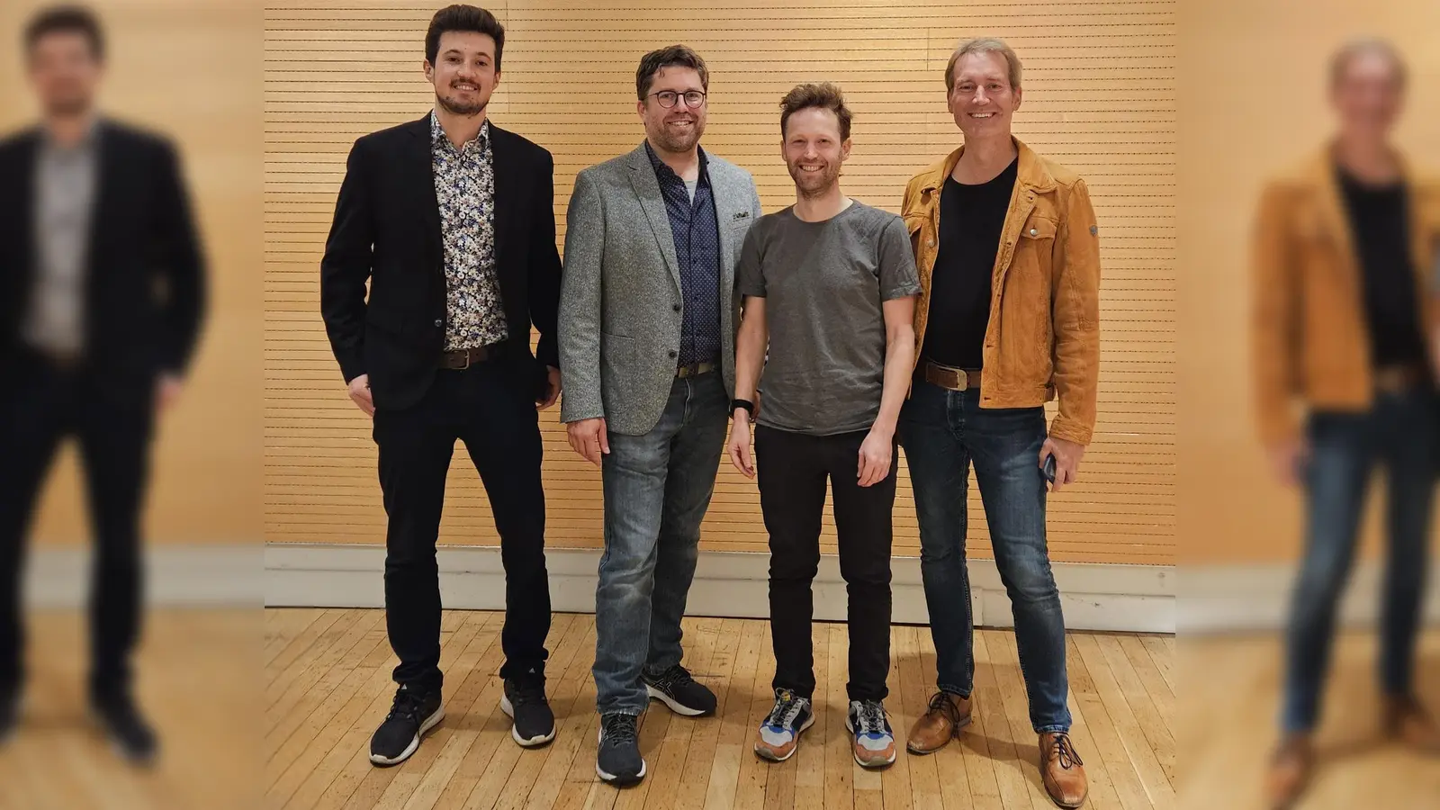 Beleuchteten das Thema Verkehrswende: Ingwar Perowanowitsch, Martin Modlinger, Simon Schories, Markus Büchler (v. l.) (Foto: ADFC Dachau)