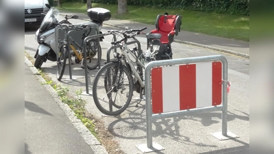Beitrag zur Mobilitätswende in der Vogelloh: eben noch ein Pkw-Parkplatz, jetzt Abstellmöglichkeit für Fahrräder. (Foto: tab)
