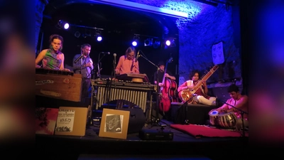 Die Band „Embryo“ feiert in diesem Jahr den 50. Geburtstag. Marja Burchard (links) ist die Tochter des im Januar 2018 verstorbenen Bandgründers Christian Burchard. (Foto: VA)