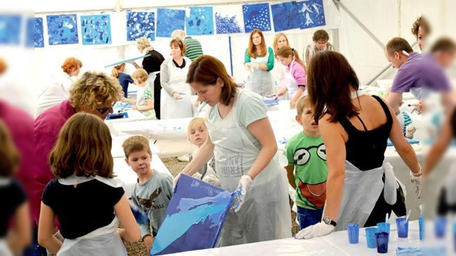 Über 70 große und kleine Künstler beim Malevent 1.000 Jahre Salmdorf.	 (Foto: privat)