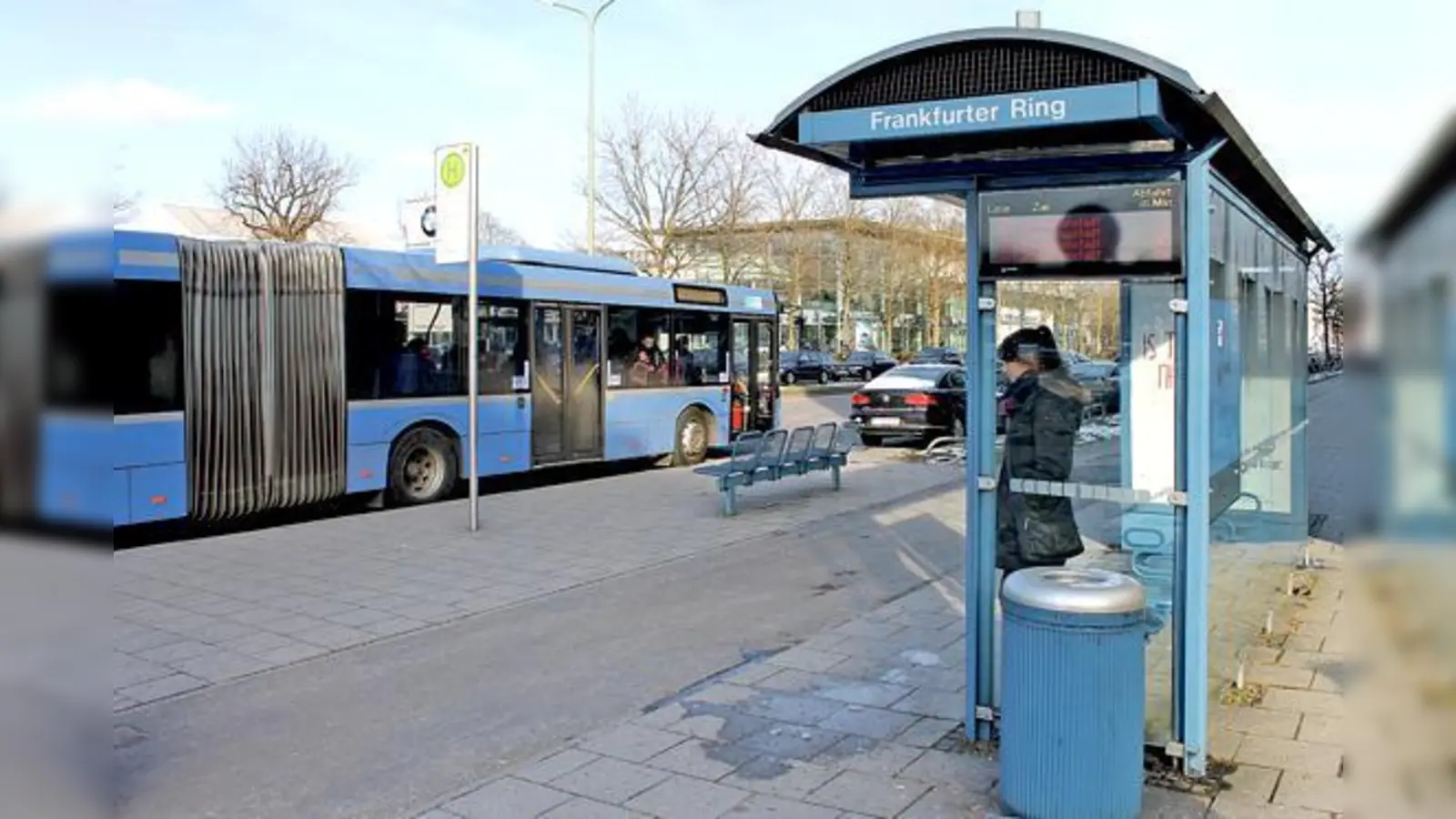 Die Haltekante am Frankfurter Ring Linie 177 Richtung Studentenstadt (östlich der Knorrstraße) soll verlängert werden. Auch die Wartehalle soll verschoben werden, um kürzere Einstiegswege hier zu ermöglichen.	 (Foto: ch)
