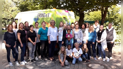 Die Flüchtlingshilfe Erding dankt dem Basarteam und natürlich auch allen Spendern. (Foto: Verein)