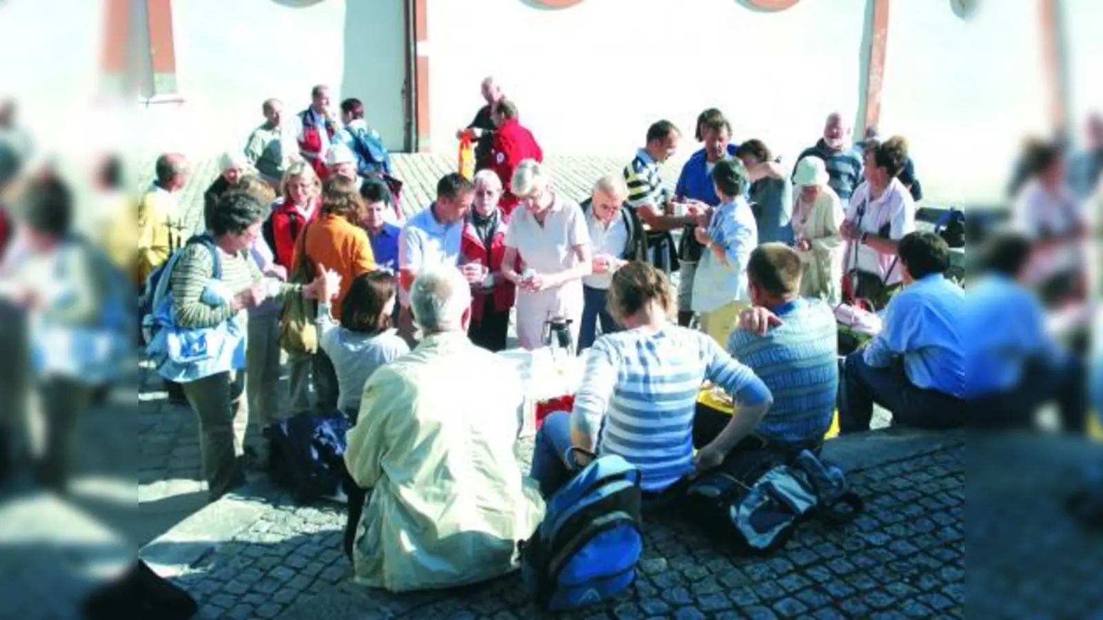 Während der Feier des Fronleichnamsfest präsentierte sich auch der Orgelbau-Verein, der unter anderem „Orgel-Taler” verkaufte, die von der Bäckerei Keller gestiftet wurden. (Foto: pi)