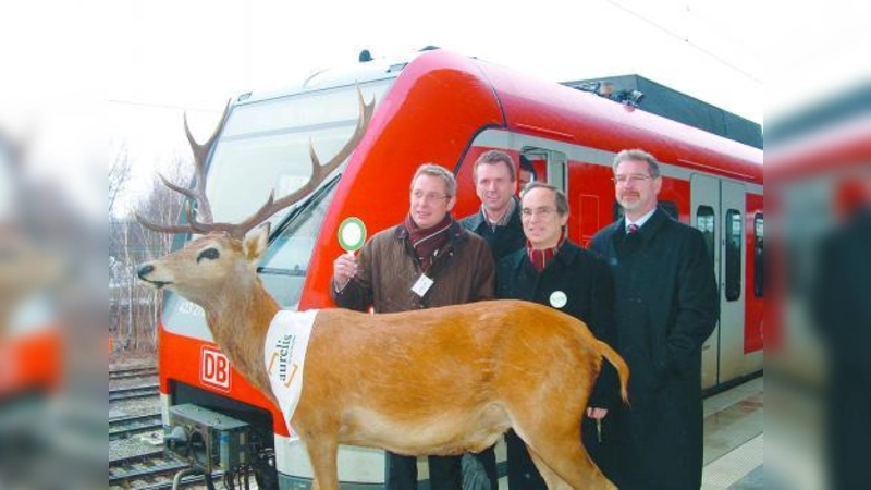 Grünes Licht für den S-Bahn-Haltepunkt „Hirschgarten” gaben v.l. Stefan Wiegand, Klaus Dieter-Josel , Hans Peter Göttler und Alexander Reissl. (Foto: bb)