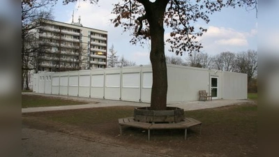 Der Hort in der Camerloherstraße – er ist in Containern auf dem Gelände der Grundschule untergebracht – kann keine Kinder mehr aufnehmen. (Foto: tg)