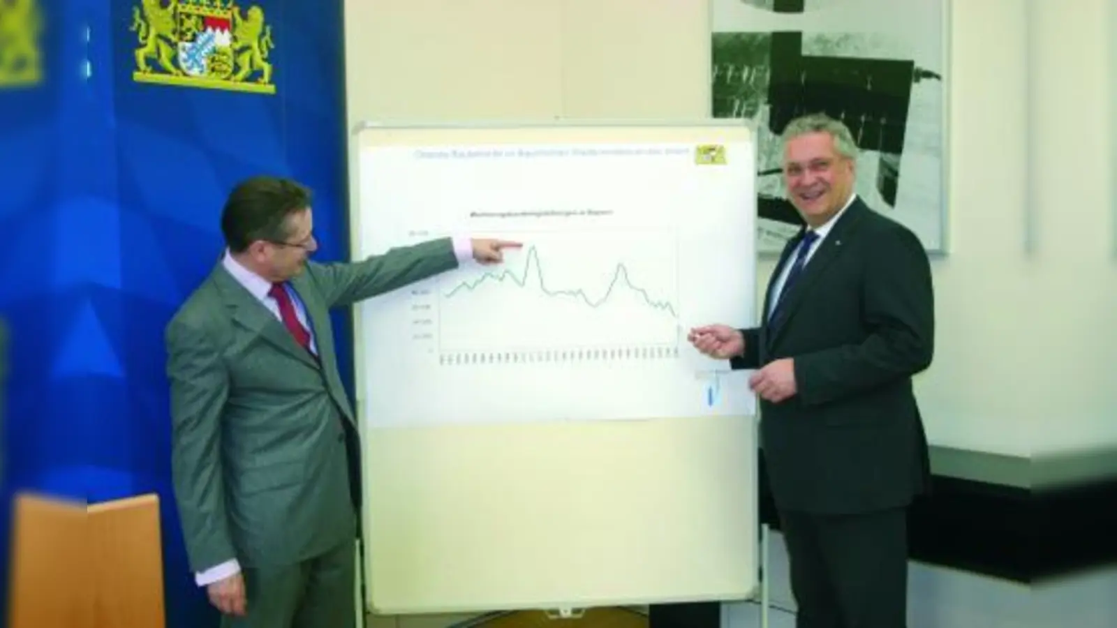 Innenminister Joachim Herrmann (r.) und Gerhard Flaig von der Bayernlabo sehen weitere Spannungen auf den bayerischen Wohnungsmarkt zukommen. (Foto: SE)