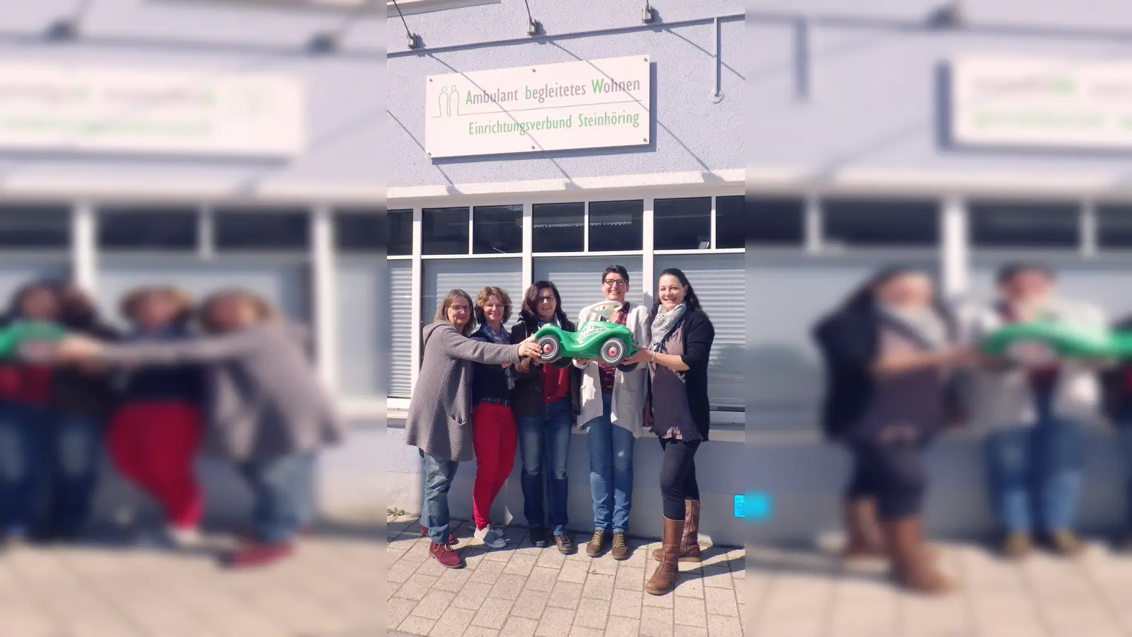 Spielzeugauto als Symbol: Das Team des Ambulant begleiteten Wohnens des Einrichtungsverbunds Steinhöring (EVS) freut sich schon auf das neue Fahrzeug. (Foto: © KJF/EVS)