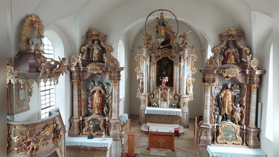Die katholische Filialkirche St. Vitus in Grucking wurde 1670 an der Stelle einer wesentlich älteren Vorgängerkirche errichtet. (Foto: C. L. Numberger)