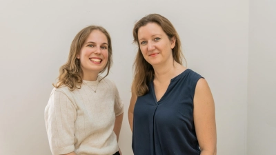 Sophie Walz und Michaela Münz (v. l.) bringen alte Menschen und Freunde alter Menschen zusammen und vermitteln so nachhaltige Freundschaften. (Foto: Horst Reiter)