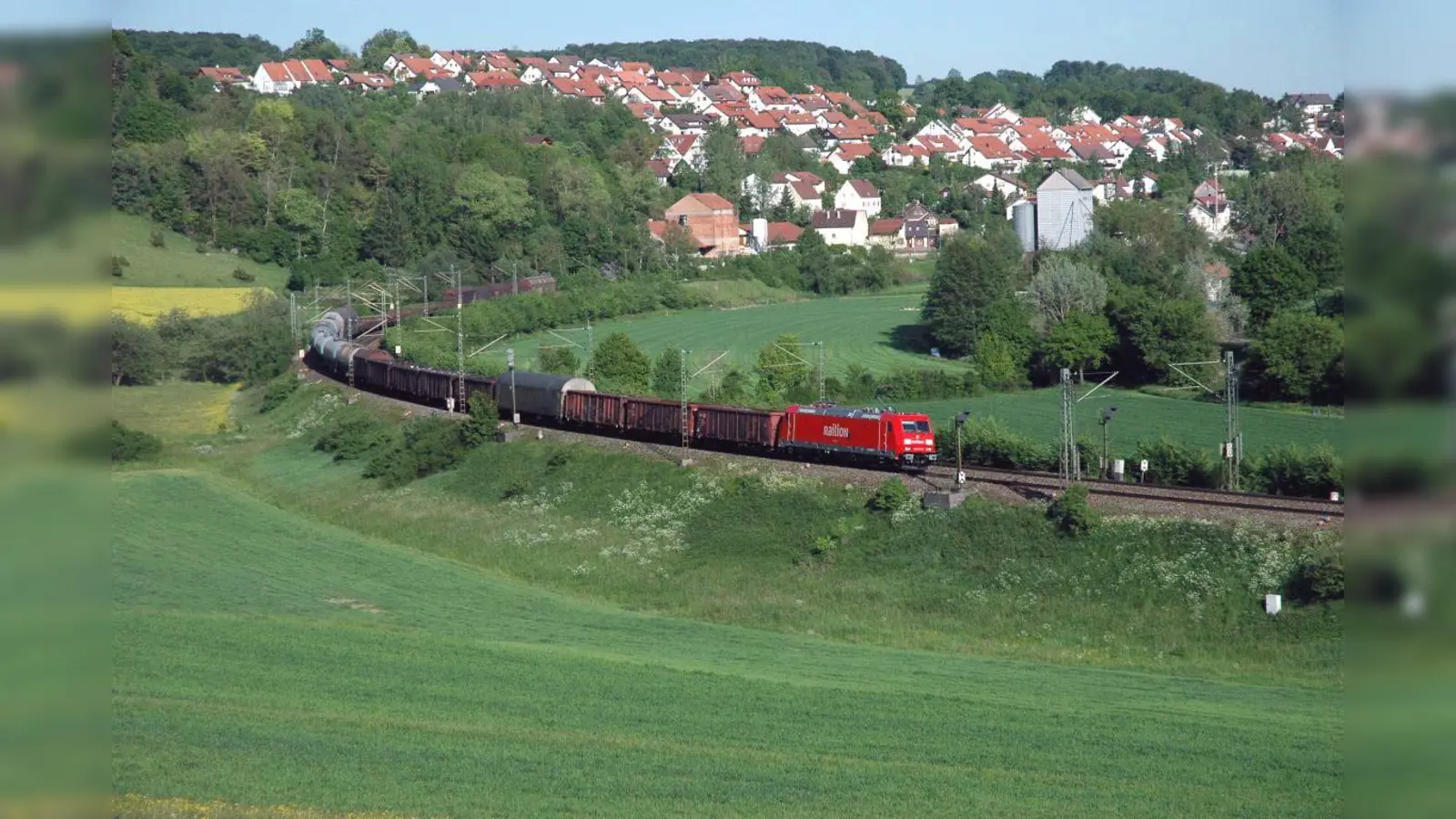 Güterverkehr von der Straße auf die Schiene verlegen – das ist seit knapp 30 Jahren das Ziel der EU.  (Foto: CC BY-SA 2.5)