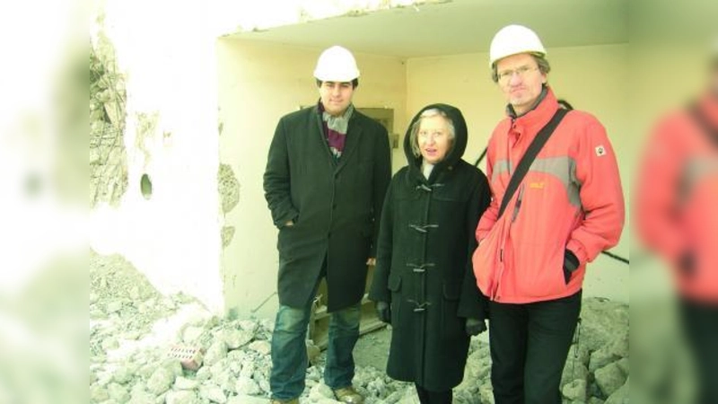 Ortsbesichtigung: Die BA-Mitglieder Nima Lirawi, Barbara Marc und Roland Zintl (v.l.) hatten die Möglichkeit, sich einen Eindruck von der Bunkeranlage zu machen. (Foto: Wagner)