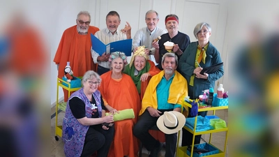 Die Theatergruppe Federspiel präsentiert zum Jubiläum das Stück „Haarige Zeiten”.  (Foto: Manfred Lehner)