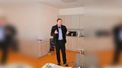 Hohenpeißenbergs Bürgermeister Thomas Dorsch bei seiner Begrüßung. (Foto: Petra Böck)